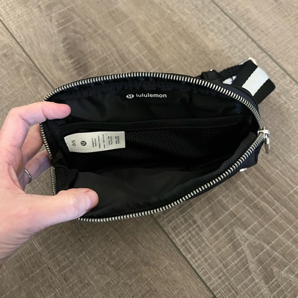 lululemon athletica Bags Lululemon Everywhere Crossbody Bag In Black Poshmark